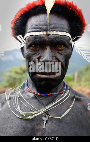 Tribesman de Baliem Valley, en Papouasie occidentale, en Indonésie. Banque D'Images