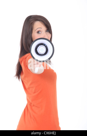 Voir le profil de young woman holding megaphone Banque D'Images