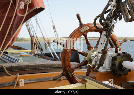 Roue de navires et des cordes et des voiles à bord du VFD Holding Banque D'Images