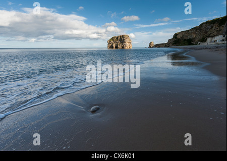 La côte, mer et rochers à Marsden Bay près de Whitburn County Durham, entre les rivières de Tyne et Wear UK Banque D'Images