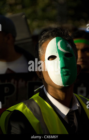 Le Pakistan Masque de visage à l'arrêt des attaques de drones au Pakistan Manifestation à Bradford en septembre 2012 Banque D'Images