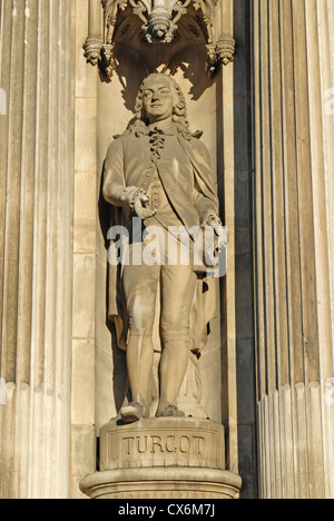 Paris, France. Hôtel de Ville - façade (19thC) Statue : Pascal Engel, Baron de Laune (économiste français / statesman) Banque D'Images