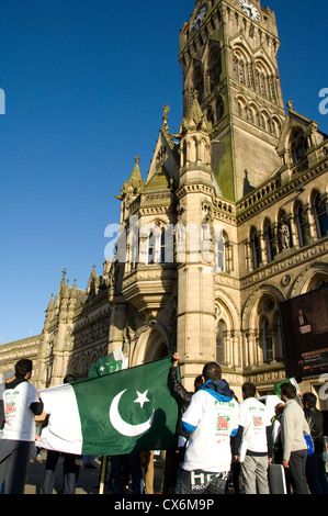 Foule à l'arrêt des attaques de drones au Pakistan Manifestation à Bradford en septembre 2012 Banque D'Images