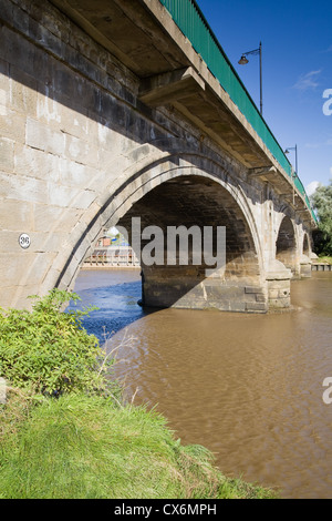 Gainsborough ou pont Trent Bridge sur la rivière Trent dans la ville de marché de Gainsborough Lincolnshire Banque D'Images