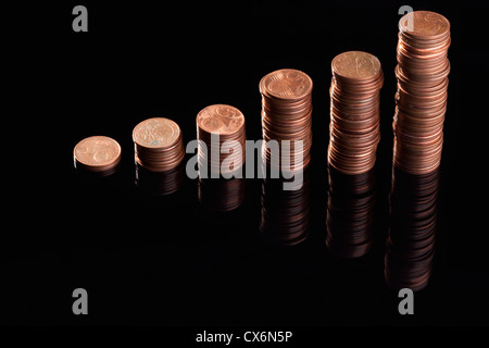 Rangées de piles de cinq cent pièces en euro à la hausse Banque D'Images