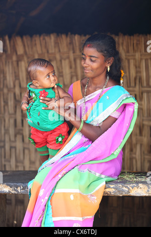 Mère avec enfant indien de l'Andhra Pradesh en Inde du Sud Banque D'Images