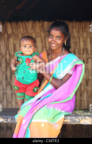 Mère avec enfant indien de l'Andhra Pradesh en Inde du Sud Banque D'Images