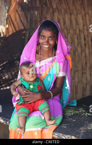 Mère avec enfant indien de l'Andhra Pradesh en Inde du Sud Banque D'Images