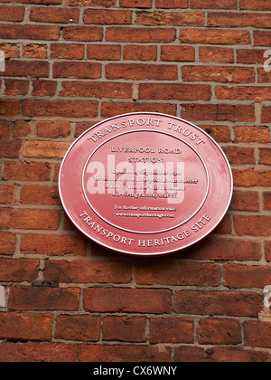 Plaque de transport Heritage sur le mur à la gare de Liverpool Road à Manchester, Royaume-Uni Banque D'Images