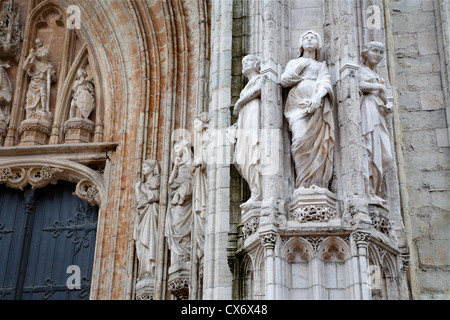 Bruxelles - Juin 21 : Détails du portail principal de Notre Dame du Sablon église gothique le 21 juin 2012 à Bruxelles. Banque D'Images