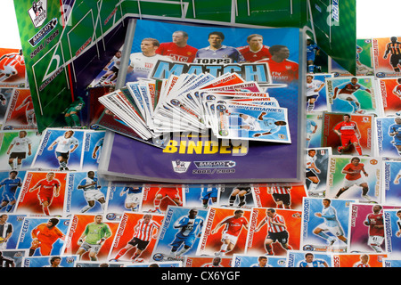 Plus de 130 Match Attax Topps trading cards (jeu) Bleu (à partir de 2008-2009, y compris la collecte et la carte à jouer jeu dossier toutes en bon à excellent état. Si vous avez besoin des cartes pour compléter votre collection alors ce pourrait bien être elle. Banque D'Images