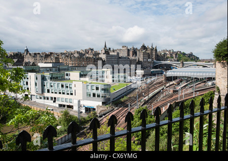 Edimbourg est la 2ème ville la plus visitée du Royaume-Uni après Londres. Célèbre pour son Festival et le vieux centre avec le château. Banque D'Images