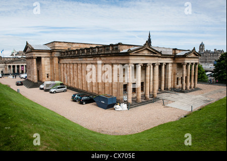 Edimbourg est la 2ème ville la plus visitée du Royaume-Uni après Londres. Célèbre pour son Festival et le vieux centre avec le château. Banque D'Images