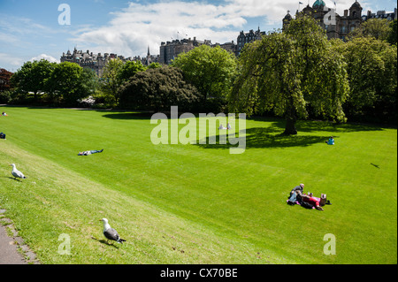 Edimbourg est la 2ème ville la plus visitée du Royaume-Uni après Londres. Célèbre pour son Festival et le vieux centre avec le château. Banque D'Images