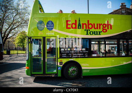 Edimbourg est la 2ème ville la plus visitée du Royaume-Uni après Londres. Célèbre pour son Festival et le vieux centre avec le château. Banque D'Images