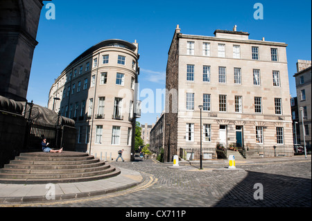 Edimbourg est la 2ème ville la plus visitée du Royaume-Uni après Londres. Célèbre pour son Festival et le vieux centre avec le château. Banque D'Images