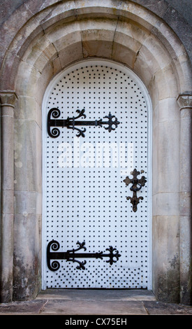 Sur la porte blanche de l'Église, Brathay Brathay près de Ambleside, Lake District, Cumbria Banque D'Images