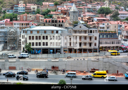 Vue sur la vieille ville depuis la falaise de Metekhi, Tbilissi, Géorgie Banque D'Images