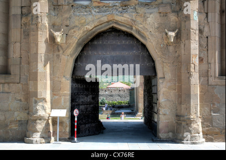 Porte de la cathédrale de Svetitskhoveli, Mtskheta, Mtskheta-Mtianeti, Géorgie Banque D'Images