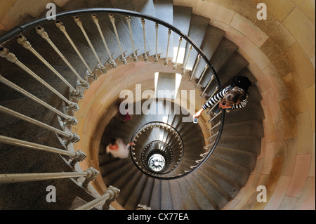 La prise de photo d'escalier à l'intérieur du Phare des Baleines Phare de l'île, Ile de Ré, Charente-Maritime, France Banque D'Images