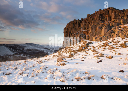 En hiver dans le Harthope Housey Crags Vallée, Cheviot Hills, parc national de Northumberland. L'Angleterre Banque D'Images