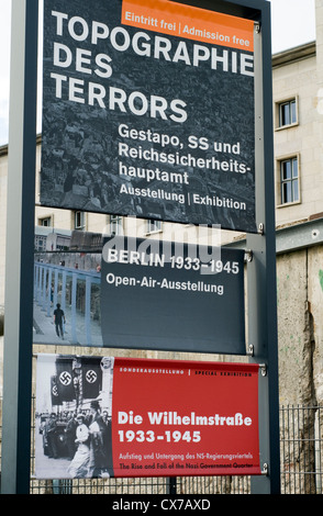 Inscrivez-vous à l'extérieur de la topographie de la terreur Museum de Berlin, qui détaille l'histoire de la répression sous les nazis Banque D'Images