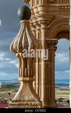 Close-up de la tour de la Cathédrale de Santo Domingo de la Calzada en La Rioja, Espagne, Europe Banque D'Images