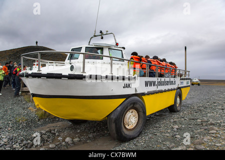 Véhicule amphibie utilisé pour les visites sur la lagune glaciaire du Jökulsárlón, Islande Banque D'Images