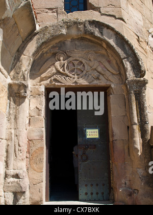 Porte avec anges et croix dans l'Église de Jvari près de Mtskheta Banque D'Images