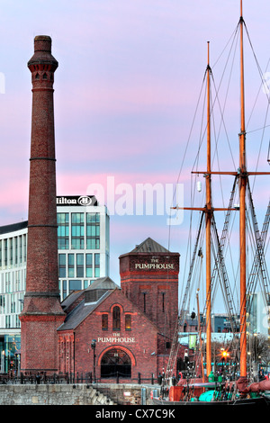 Pompage, Albert Dock, Liverpool, Royaume-Uni Banque D'Images