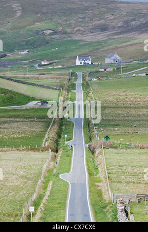 Route à voie unique avec des lieux de passage Mainland, Shetland, UK LA005725 Banque D'Images