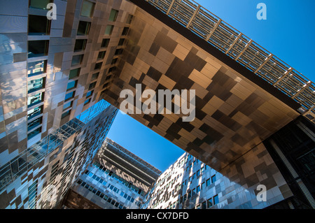 Le nouvel hôtel de ville conçu par Jean Nouvel et situé au cœur de Port Marianne, Montpellier, dans le sud de la France Banque D'Images