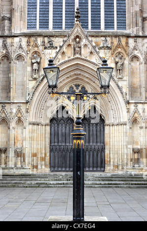 Façade ouest de la cathédrale de York, York, North Yorkshire, Angleterre, Royaume-Uni Banque D'Images