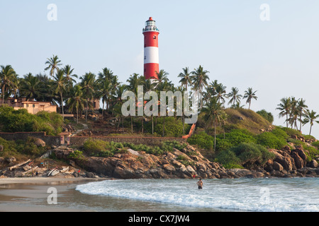 Phare sur la plage de Kovalam, Kerala Banque D'Images