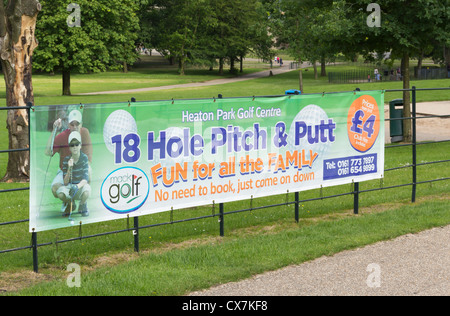 La publicité de bannière 18 trous Pitch & Putt Golf à Heaton Park, Manchester. Banque D'Images