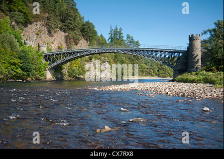 Thomas Telford's Bridge sur la rivière Spey à Craigellachie Morayshire. L'Écosse. 8507 SCO Banque D'Images