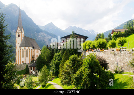 L''église de pèlerinage Saint Vincent avec Mt. En arrière-plan, Heiligenblut Grossglockner, gamme de Hohe Tauern, Carinthie, Autriche, Europe Banque D'Images