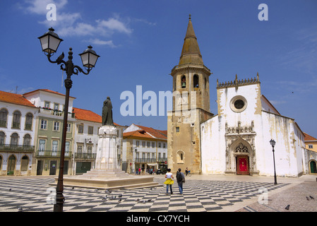 Église Sao Joao Baptista dans Plaza da Republica à Tomar, Portugal. Banque D'Images