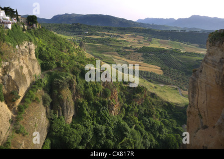 De l'andalousie Vue du pont, pont neuf, à Ronda, Espagne. Banque D'Images