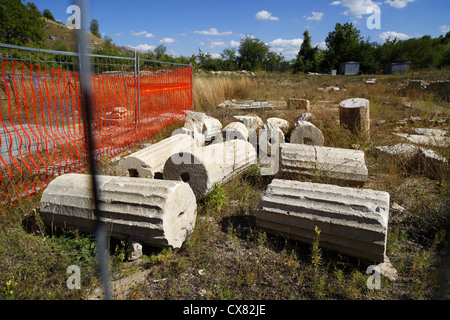 Vestiges de l'ancienne ville romaine Alba Fucens près d'Avezzano, dans les Abruzzes, en Italie. Banque D'Images