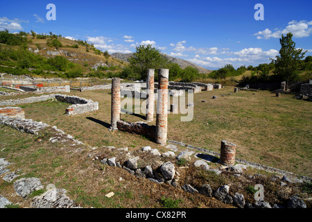 Vestiges de l'ancienne ville romaine Alba Fucens près d'Avezzano, dans les Abruzzes, en Italie. Banque D'Images