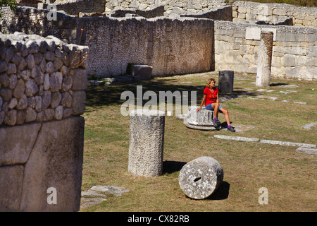 Vestiges de l'ancienne ville romaine Alba Fucens près d'Avezzano, dans les Abruzzes, en Italie. Banque D'Images