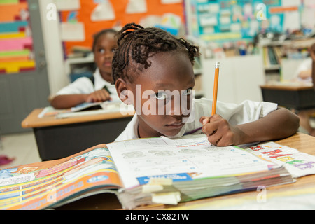 Les enfants de l'école des Bahamas à New Plymouth sur Green Turtle Cay, Bahamas. Banque D'Images