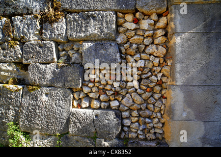 Vestiges de l'ancienne ville romaine Alba Fucens près d'Avezzano, dans les Abruzzes, en Italie. Banque D'Images