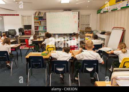 Les enfants de l'école des Bahamas à New Plymouth sur Green Turtle Cay, Bahamas. Banque D'Images