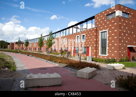 Nouvelles maisons à Almere Poort avec des panneaux solaires sur les toits Banque D'Images