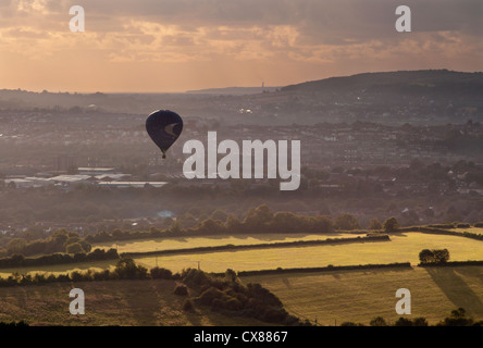 Soleil du soir et Montgolfière sur Bristol Banque D'Images