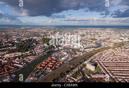 Vue aérienne du centre de Bristol montrant le front de mer et rivière Avon Banque D'Images