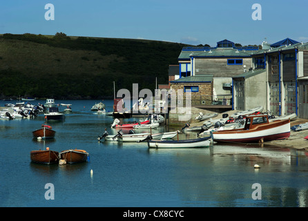 Vue de l'estuaire de kingsbridge à salcombe harbour port et chantiers devon england uk Banque D'Images