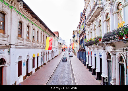 Rues de Cuenca, Équateur pendant les festivités, vieille ville Banque D'Images